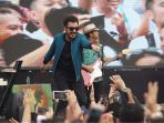 aksi-panggung-nidji-dalam-bni-digifest_20170730_195758.jpg
