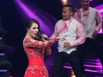 aksi-panggung-nita-thalia_20170512_170354.jpg