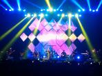 aksi-panggung-penyanyi-reza-artamevia-pada-java-jazz-festival_20150307_201043.jpg