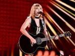 aksi-panggung-penyanyi-taylor-swift_20161024_164953.jpg