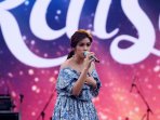 aksi-panggung-raisa-di-mandiri-karnaval_20161101_181729.jpg