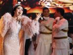 aksi-panggung-syahrini-di-hut-ke-27-sctv_20170825_164217.jpg