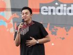 aksi-panggung-tulus_20170502_234255.jpg