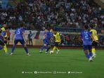 aksi-para-pemain-thailand-dan-malaysia-dalam-pertandingan-pembuka-grup-b-sea-games-2022.jpg