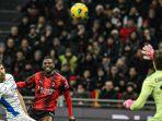 aksi-pemain-ac-milan-rafael-leao-menendang-bola-ke-gawang-atalanta-di-liga-italia.jpg