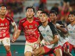 aksi-pemain-bali-united-dan-persija-jakarta-di-piala-presiden-2024.jpg