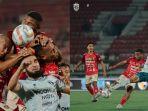 aksi-pemain-bali-united-saat-melawan-persita.jpg