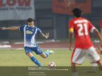aksi-pemain-espanyol-mario-hermoso.jpg