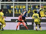aksi-pemain-inter-milan-lautaro-martinez-saat-melawan-hellas-verona-di-liga-italia.jpg