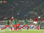 aksi-pemain-timnas-indonesia-stefano-lilipaly-mengancam-gawang-bangladesh-lewat-bola-sundulan.jpg
