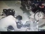 aksi-pencurian-sepeda-motor-di-masjid-terekam-cctv.jpg