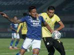 aksi-penyerang-asing-persib-bandung-wander-luiz-dalam-pertandingan-perdana-bri-liga-1.jpg