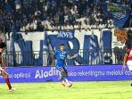 aksi-penyerang-persib-bandung-ciro-alves-saat-melawan-madura-united.jpg