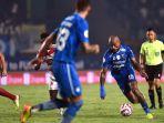 aksi-penyerang-persib-bandung-david-da-silva-saat-melawan-madura-united.jpg