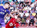 aksi-penyerang-persik-kediri-ramiro-fergonzi-saat-melawan-malut-united-di-liga-1.jpg