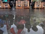 aksi-petani-kendeng-memasung-kaki-dengan-semen_20170320_201230.jpg