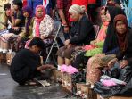 aksi-petani-kendeng-memasung-kaki-dengan-semen_20170320_201313.jpg