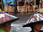 aksi-petani-kendeng-memasung-kaki-dengan-semen_20170320_201348.jpg