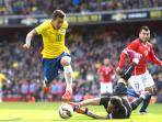 aksi-roberto-firmino_20150626_015912.jpg