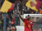 aksi-romelu-lukaku-saat-bawa-as-roma-kalahkan-slavia-praha-di-liga-eropa.jpg