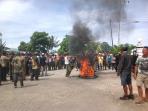 aksi-rusuh-di-kabupaten-morotai_20150629_135936.jpg