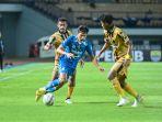 aksi-ryan-kurnia-pemain-persib.jpg