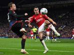 aksi-sergio-reguilon-saat-mengawal-manchester-united-di-liga-champions-lawan-copenhagen.jpg