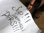 aksi-solidaritas-jurnalis-makassar_20150306_202106.jpg