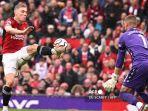 aksi-striker-manchester-united-rasmus-hojlund-saat-melawan-crystal-palace-di-liga-inggris.jpg