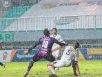 aksi-striker-rans-cilegon-fc-cristian-gonzalez-saat-mengalahkan-psim-yogyakarta-dengan-skor-3-0.jpg