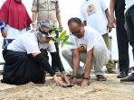 aksi-tanam-penanaman-mangrove-di-pantai-sebalang.jpg