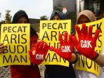 aksi-teatrikal-kartu-merah-untuk-aris-budiman_20170831_163118.jpg