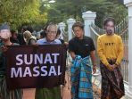 aksi-teatrikal-klinik-sunat-putusan-koruptor_20190330_010514.jpg
