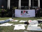 aksi-teatrikal-melawan-pelemahan-kpk_20210628_152501.jpg