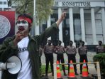 aksi-teatrikal-mk-bukan-mahkamah-kasur_20220617_184650.jpg