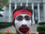 aksi-teatrikal-mk-bukan-mahkamah-kasur_20220617_185016.jpg