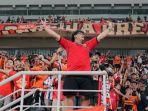aksi-the-jakmania-dukung-persija-di-jis.jpg