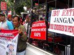 aksi-unjuk-rasa-dukung-ratna-spaet-buka-aktor-di-balik-hoaks.jpg