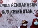 aksi-unjuk-rasa-tenaga-medis-tolak-ruu-kesehatan-omnibus-law_20230711_153832.jpg