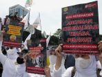aksi-unjuk-rasa-tenaga-medis-tolak-ruu-kesehatan-omnibus-law_20230711_155101.jpg