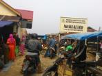 aktifitas-pasar-singkil_20151014_102626.jpg