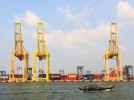 aktifitas-pelabuhan-petikemas-tanjung-mas-semarang_20180802_102642.jpg
