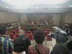 aktivis-buruh-disidang_20160328_152818.jpg