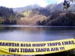 aktivis-lingkungan-banyuwangi-tolak-tambang-gunung-tumpang-pitu_20151126_174634.jpg