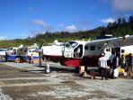 aktivitas-masyarakat-di-bandara-distrik-ilaga-2.jpg