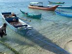 aktivitas-nelayan-di-desa-marisa-pulau-kangge.jpg