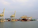 aktivitas-pelabuhan-peti-kemas-tanjung-emas-semarang_20220126_140649.jpg