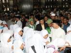 aktivitas-pemberian-santunan-anak-yatim-di-masjid-istiqlal_20160608_070542.jpg