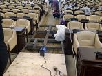 aktivitas-pengerjaan-lantai-di-ruang-rapat-paripurna-1-dprmpr-ri_20170227_115444.jpg
