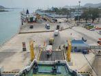 aktivitas-penyeberangan-angkutan-logistik-di-pelabuhan.jpg